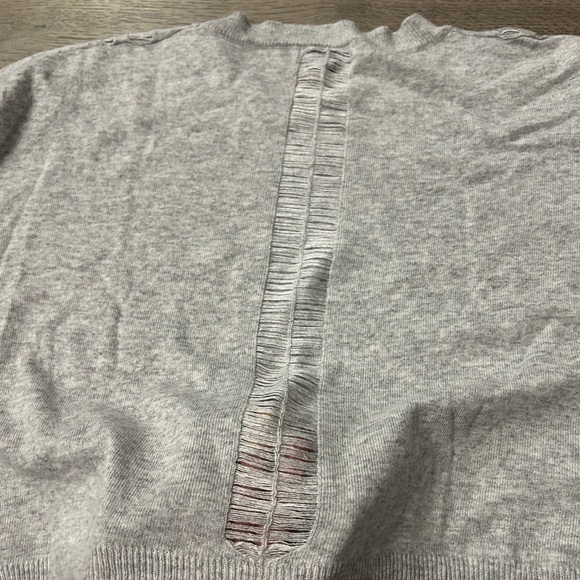 Lightweight distressed sweater by Fate - Picture 8 of 9